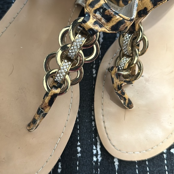 Marc Fisher thong sandal, patent leopard print with gold chain detail, size 10 - Picture 3 of 8